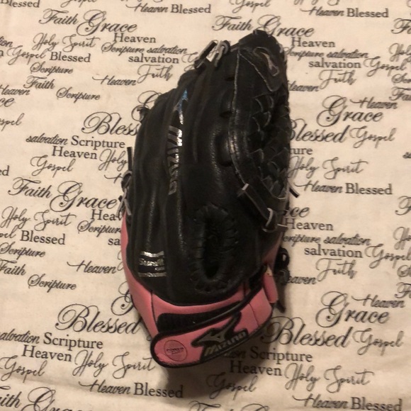 Mizuno Other Mizuno Girls Jennie Finch Softball Glove 1 Inch Poshmark